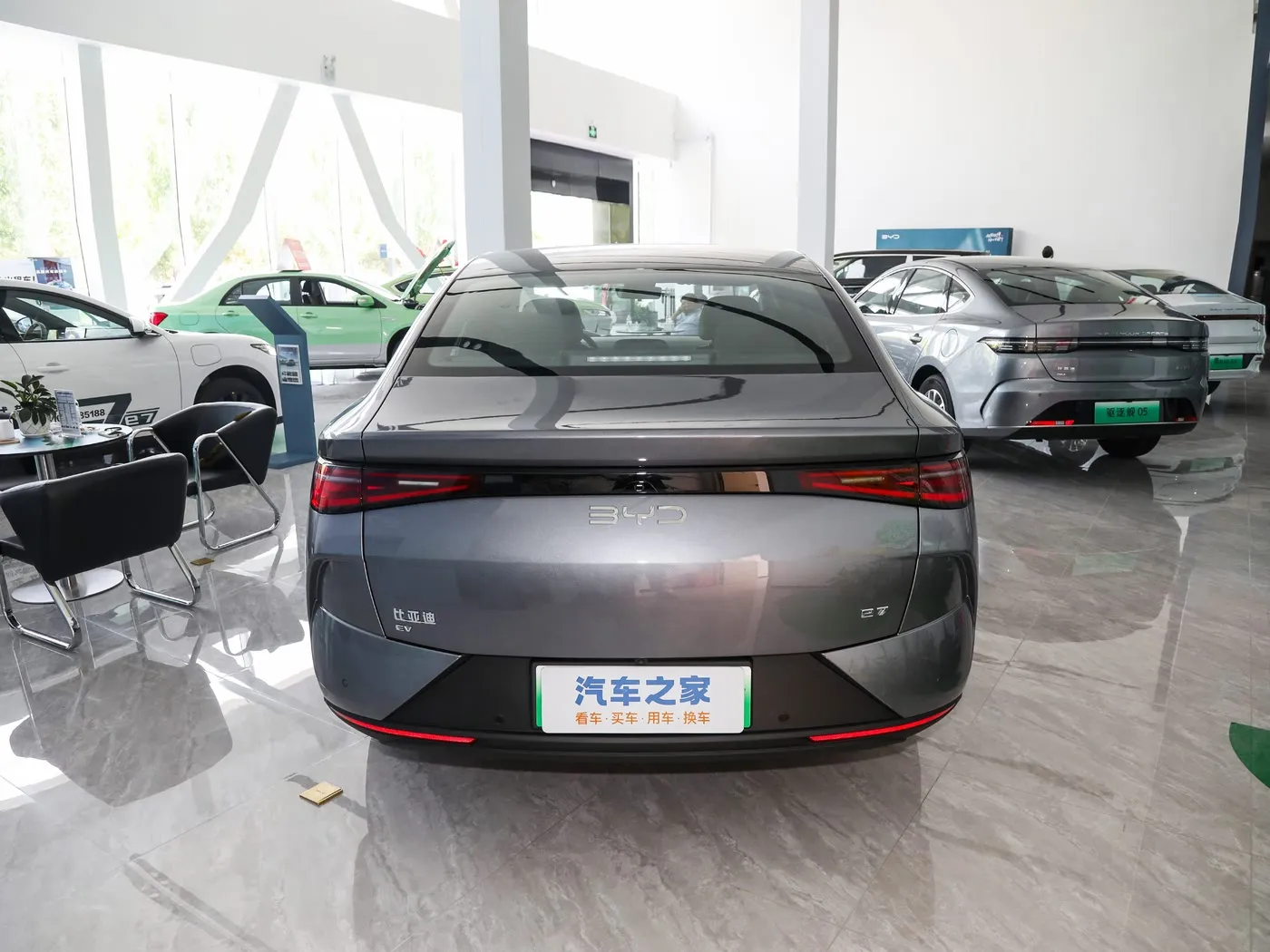 รถยนต์รุ่นใหม่ BYD E7 EV 150 กม. / ชม. ความเร็วสูงสุด 136HP 180Nm แรงบิดรถยนต์ไฟฟ้า 5 ที่นั่ง