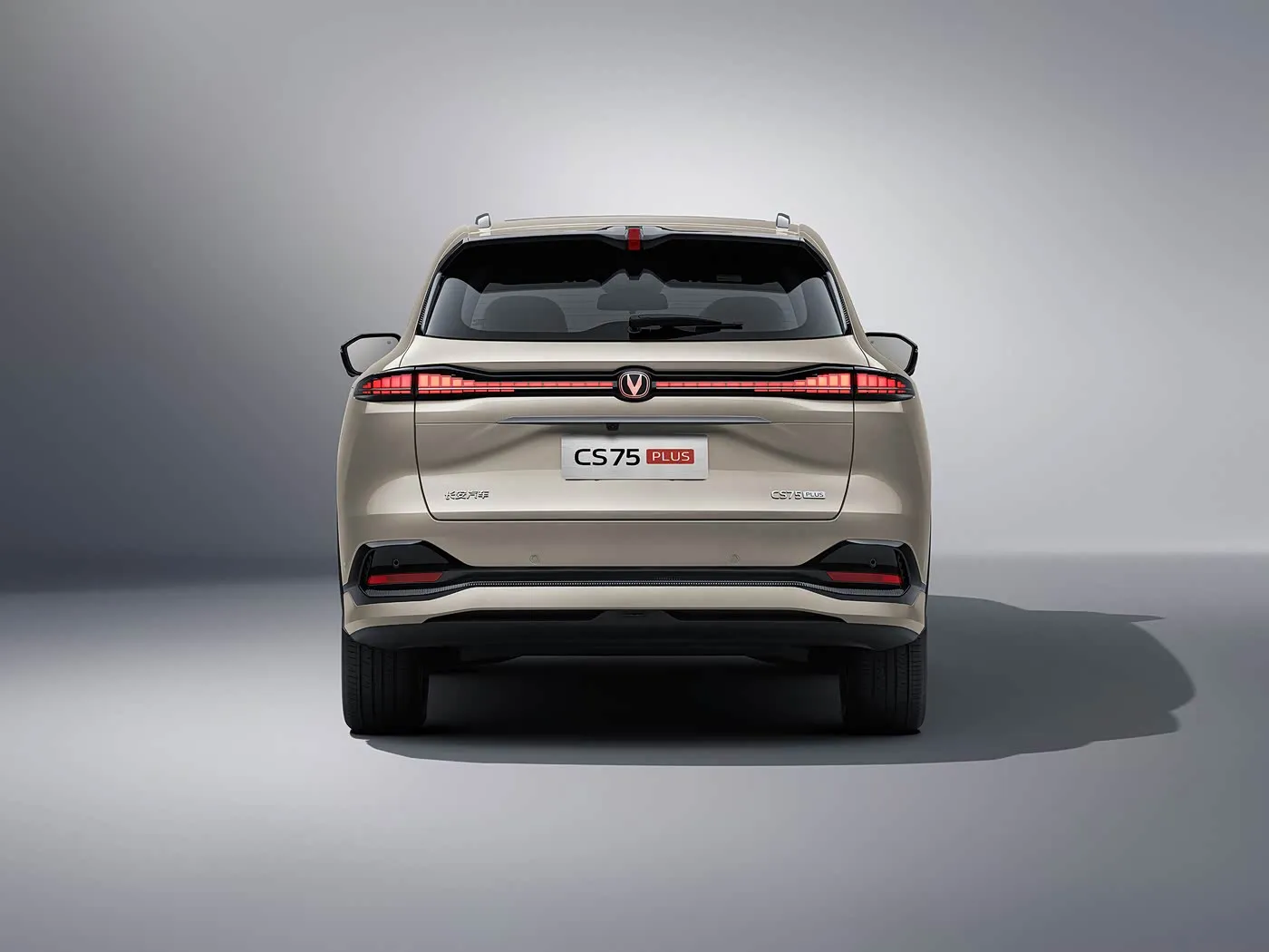 Changan CS75 PLUS 1.5T/2.0T SUV ขนาดกะทัดรัดพร้อม L2.5 Assist, หน้าจอสัมผัส 15.6" และฐานล้อยาว