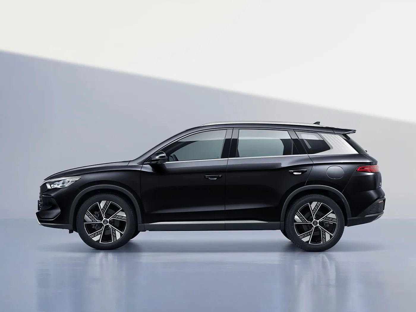 BYD Song Pro DM-i SUV PHEV ขนาดกะทัดรัดพร้อมยานยนต์พลังงานใหม่ไฮบริดระยะไกล