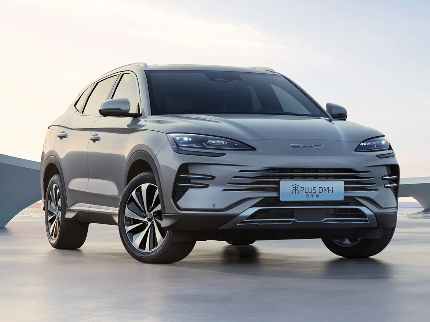 BYD Song Plus SUV ระบบขับเคลื่อนอัตโนมัติ AWD พร้อมกล้องหลัง เบาะหนัง ไฮบริดเชื้อเพลิง พวงมาลัยซ้าย