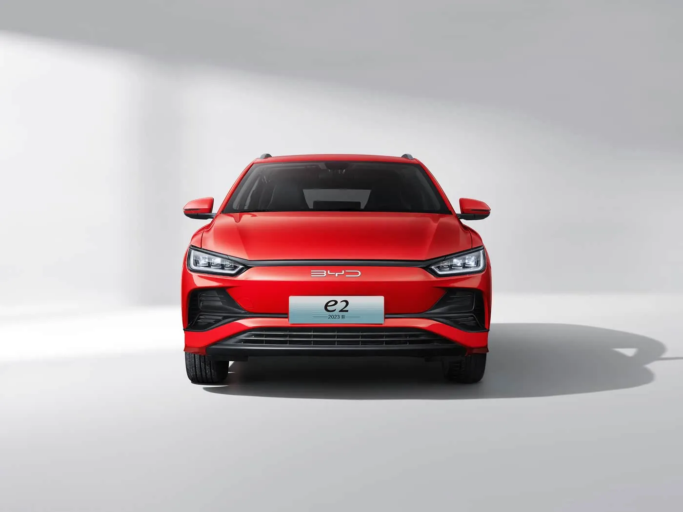 BYD E2 Luxury Electric EV ซีดาน SUV Hatchback พวงมาลัยซ้ายพร้อมมอเตอร์แบตเตอรี่ลิเธียม รถยนต์พลังงานใหม่ของจีน