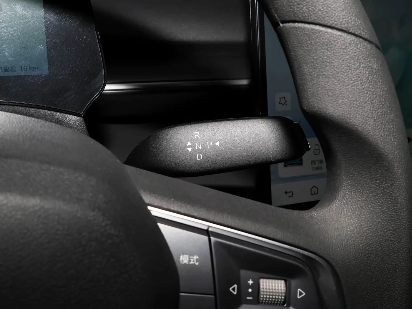 รถยนต์รุ่นใหม่ BYD E7 EV 150 กม. / ชม. ความเร็วสูงสุด 136HP 180Nm แรงบิดรถยนต์ไฟฟ้า 5 ที่นั่ง