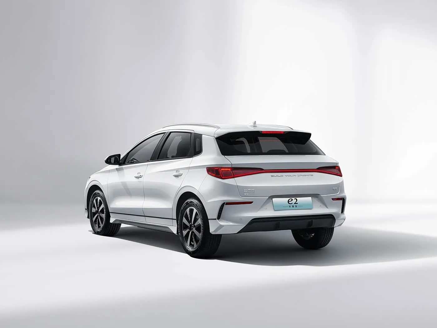 BYD E2 Luxury Electric EV ซีดาน SUV Hatchback พวงมาลัยซ้ายพร้อมมอเตอร์แบตเตอรี่ลิเธียม รถยนต์พลังงานใหม่ของจีน