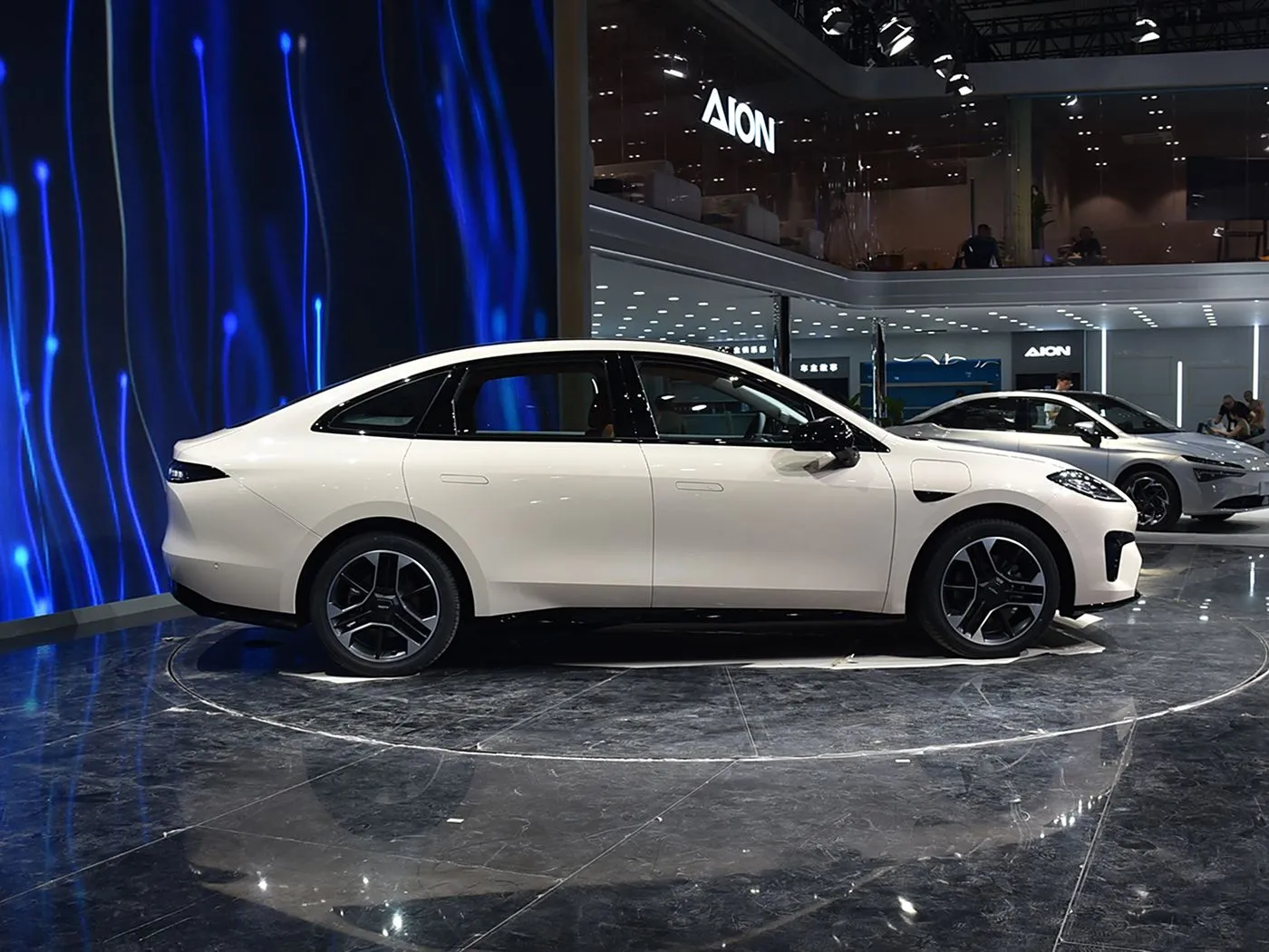 AION RT รถ SUV ไฟฟ้า มือซ้าย ความเร็วสูง EV เกียร์อัตโนมัติ กล่องไฮบริด ซีดานระดับมินิ รถยนต์พลังงานใหม่สำหรับผู้ใหญ่