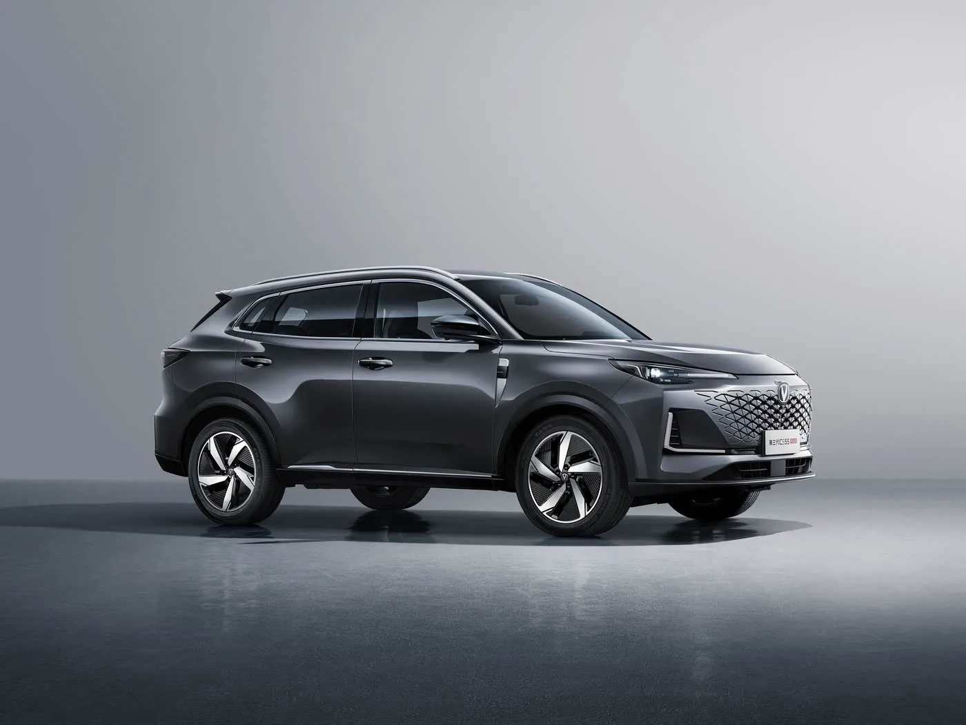 Changan CS55 PLUS SUV ขนาดกะทัดรัด ความเร็วสูงสุด 190 กม./ชม. กล้อง 360° เครื่องปรับอากาศแบบดูอัลโซน และเครื่องเสียงระดับพรีเมียมจาก JBL