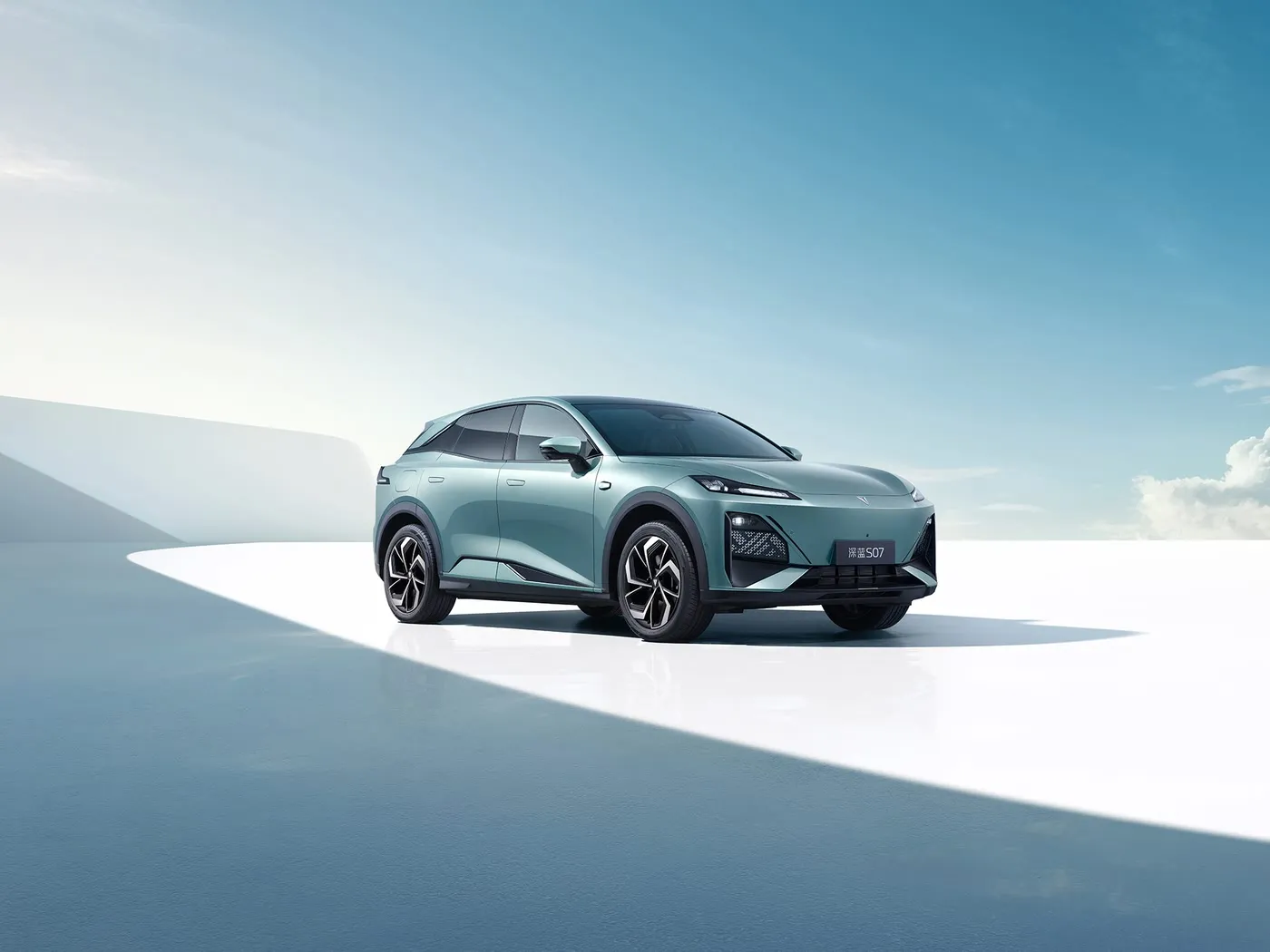 Deepal S07 รถยนต์พลังงานใหม่ Premium SUV Extended-Range/EV long Range Wheelbase 5 ที่นั่ง Inch Screen