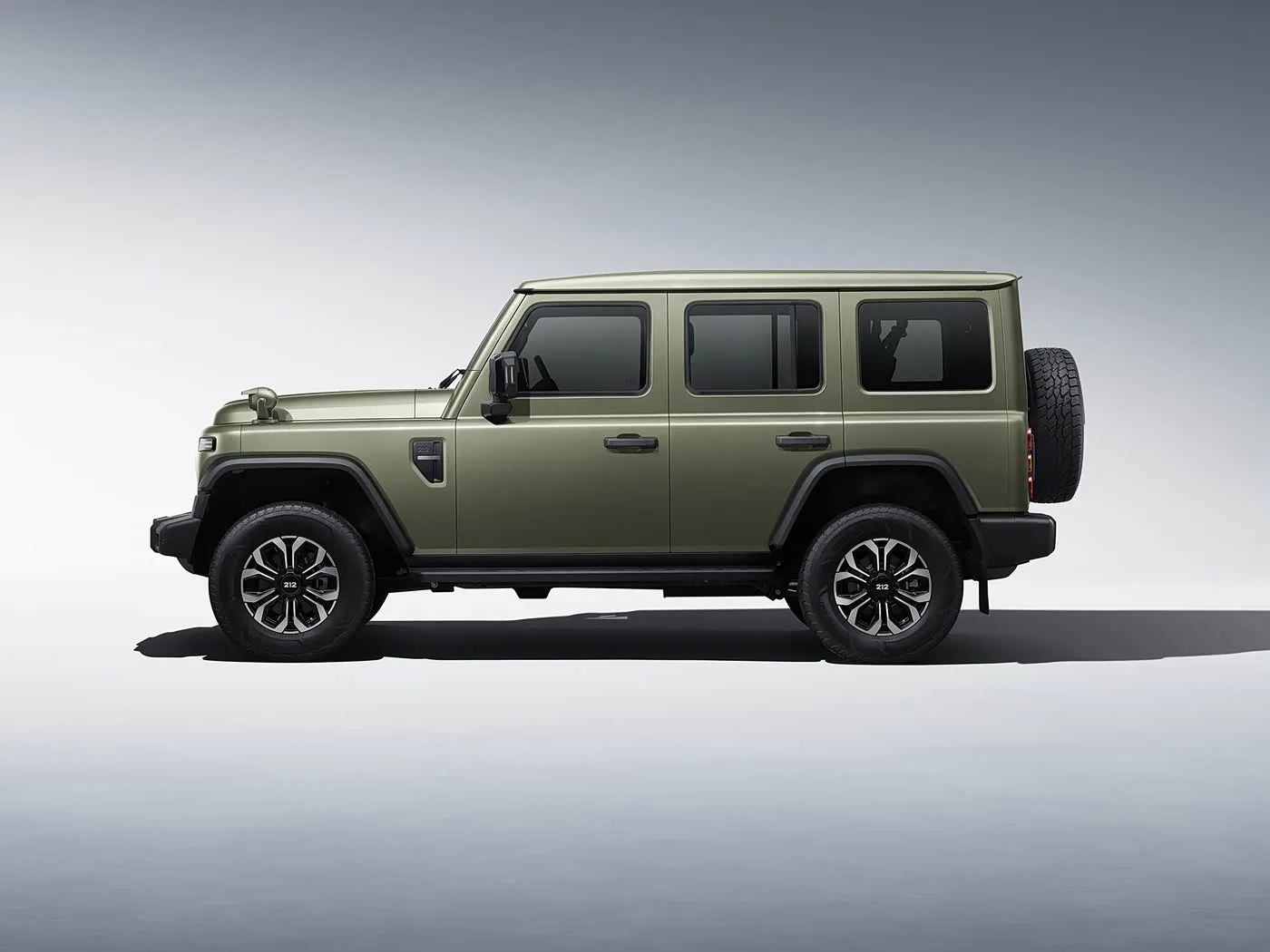 2025 BAIC 212 T01 ทนทาน 4WD SUV ขนาดกะทัดรัดเบนซิน/ดีเซล 8AT และหนังภายในอุ่นหนังพวงมาลัยฐานล้อยาว