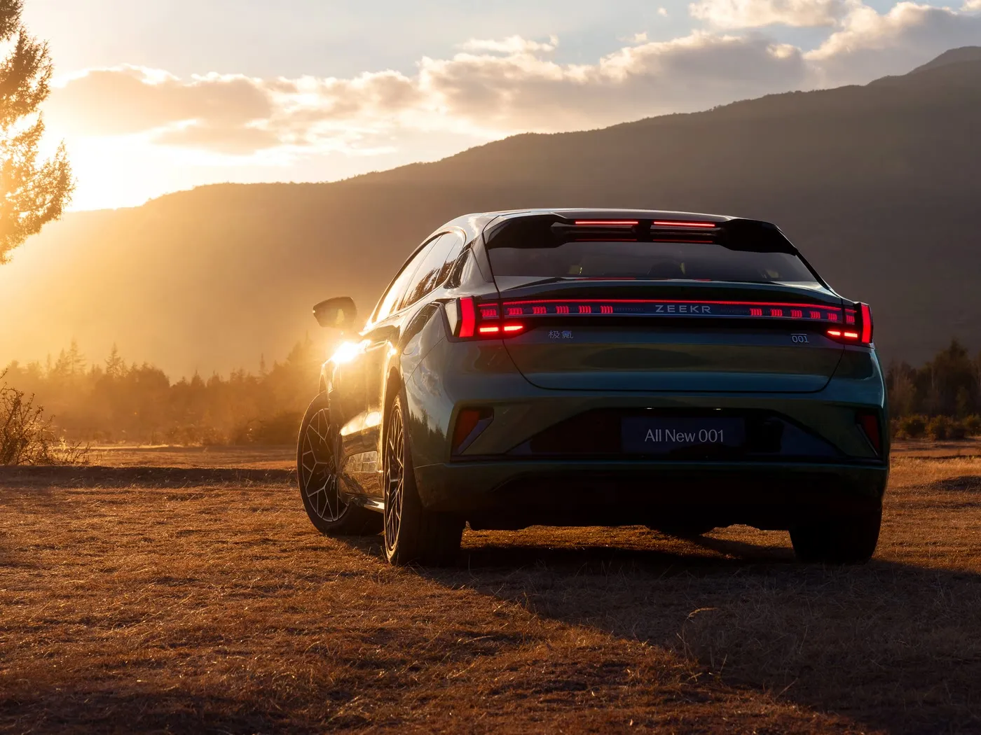 Zeekr 001 รถยนต์ไฟฟ้า 5 ที่นั่ง คุณภาพสูง 4 ล้อ วิ่งได้ 705 กม. รถยนต์พลังงานใหม่
