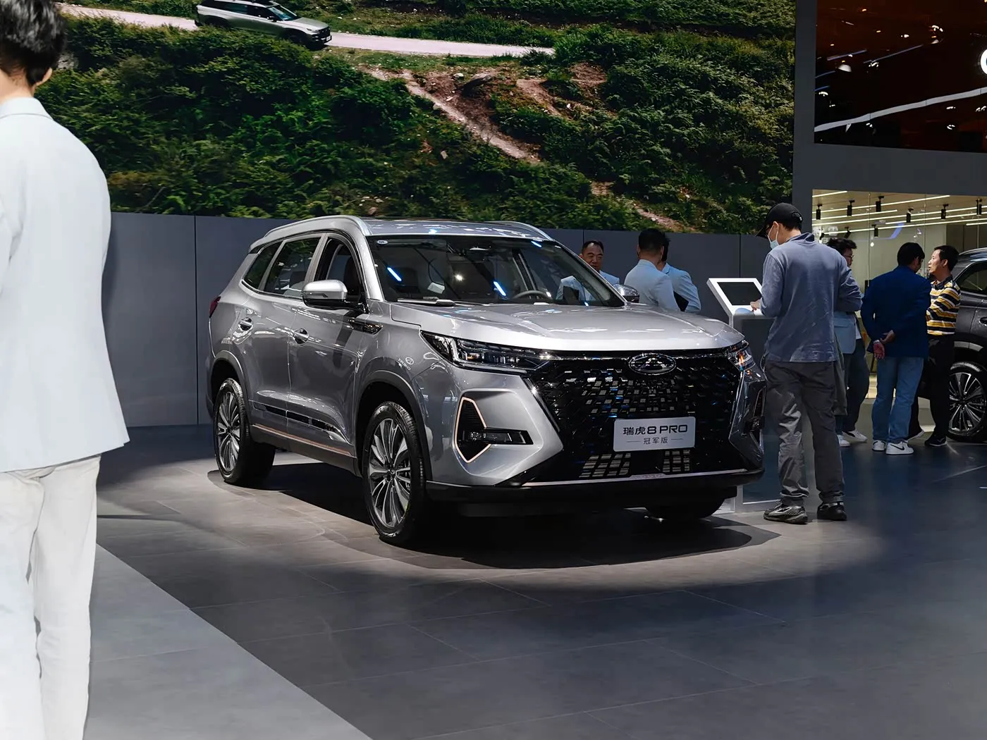 Chery Tiggo 8 Pro ครอบครัวหรู SUV เกียร์อัตโนมัติ กล้องด้านหลัง R18 ซ้าย เบนซิน Dark เบาะหนัง Euro VI Emission AWD