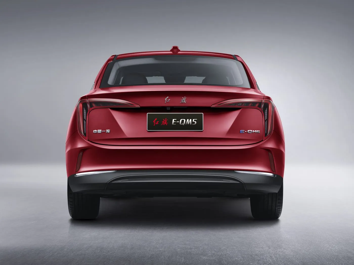 Hongqi E-QM5 รถยนต์พลังงานไฟฟ้าซีดาน EV กว้างขวางระยะฐานล้อยาวระยะไกลพลังงานไฟฟ้าบริสุทธิ์ใหม่