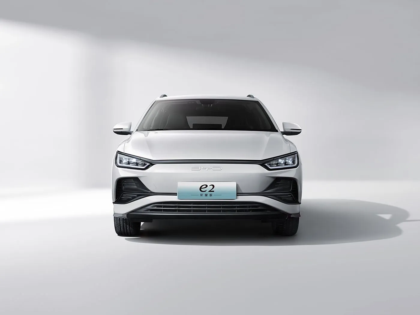 BYD E2 Luxury Electric EV ซีดาน SUV Hatchback พวงมาลัยซ้ายพร้อมมอเตอร์แบตเตอรี่ลิเธียม รถยนต์พลังงานใหม่ของจีน