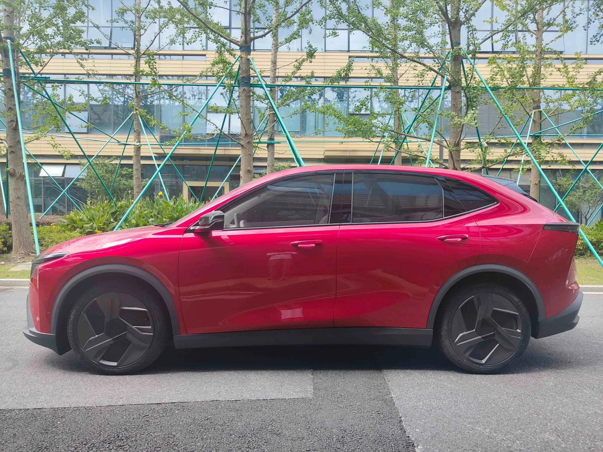 LEV01 รถ SUV ขับขวา NEW ENERGY VEHICLE EV ระยะฐานล้อยาว 5 ที่นั่ง