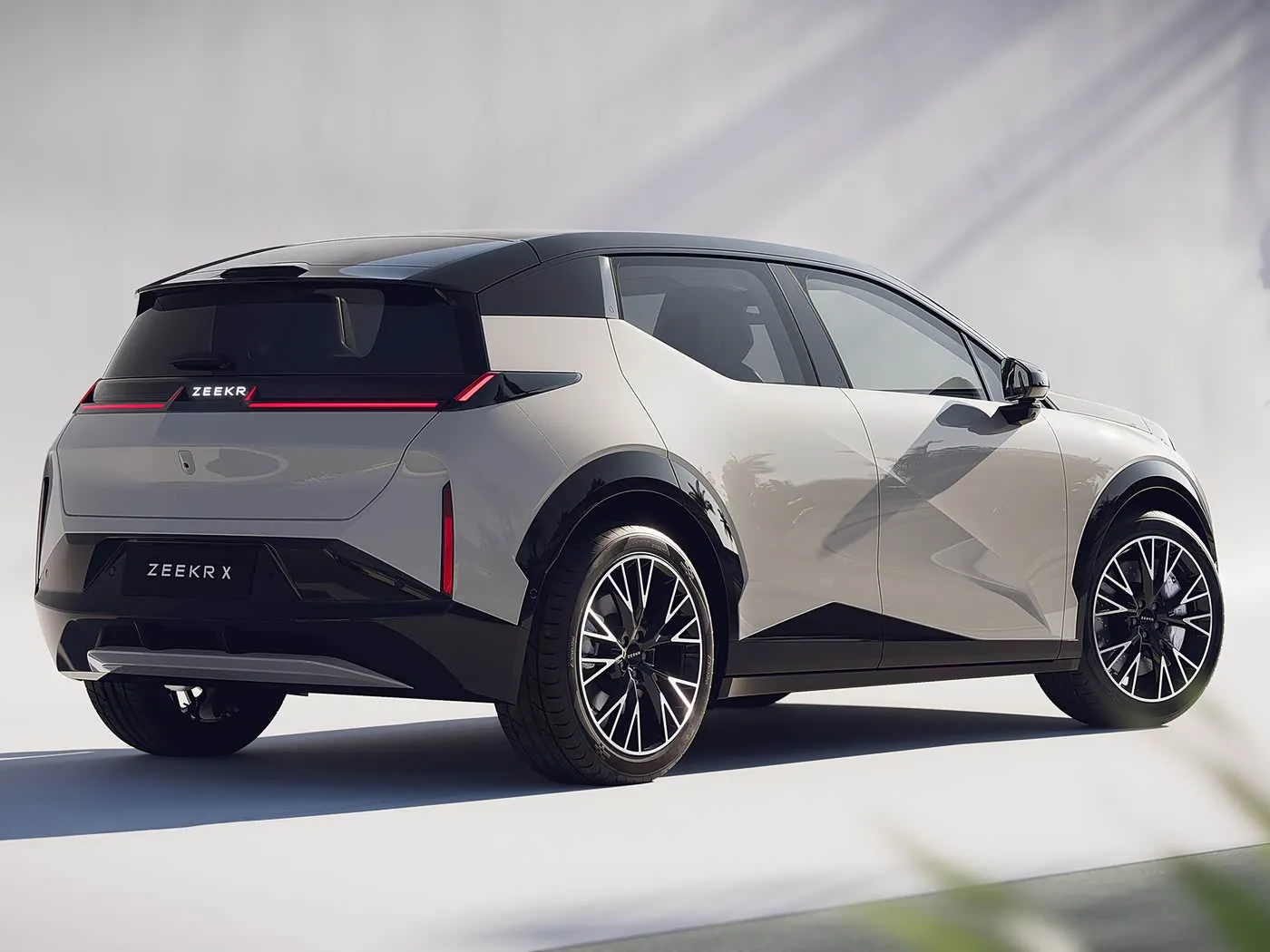 SUV คุ้มค่าเงินที่สุด Zeekr X รถยนต์พลังงานไฟฟ้าใหม่ รองรับความเร็ว 190 กม./ชม. สมรรถนะอเนกประสงค์ในราคาประหยัด