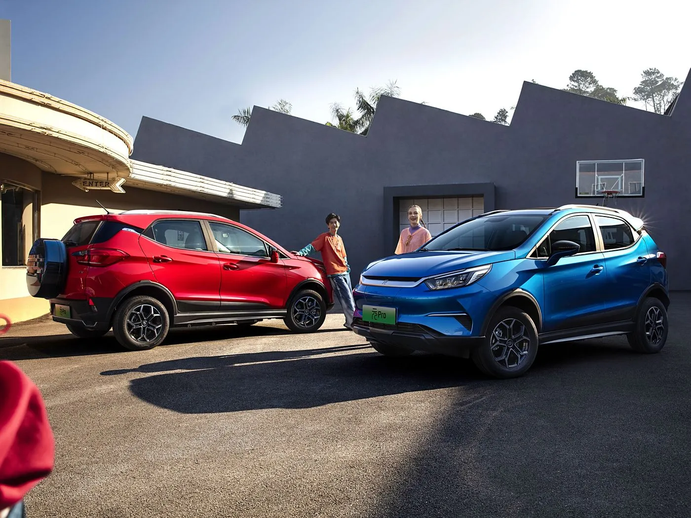 BYD Yuan Pro SUV พลังงานไฟฟ้าสุดหรูระยะทาง 320 กม. คุณสมบัติขั้นสูงสำหรับการขับขี่ในเมืองรถยนต์พลังงานใหม่