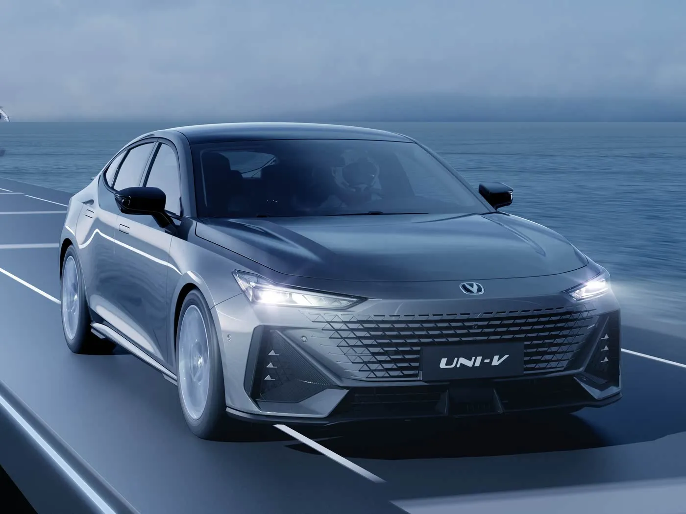 Changan UNI V Sport Edition ซีดานอัตโนมัติ New FWD R18 ยาง ACC Cruise Euro VI ภายในหนังพร้อม Dark Finish พวงมาลัยซ้าย