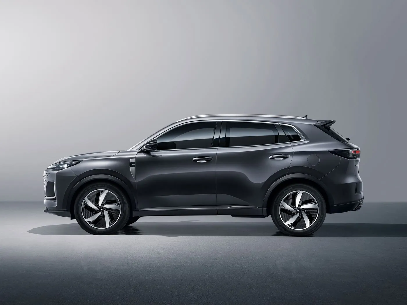 Changan CS55 PLUS SUV ขนาดกะทัดรัด ความเร็วสูงสุด 190 กม./ชม. กล้อง 360° เครื่องปรับอากาศแบบดูอัลโซน และเครื่องเสียงระดับพรีเมียมจาก JBL