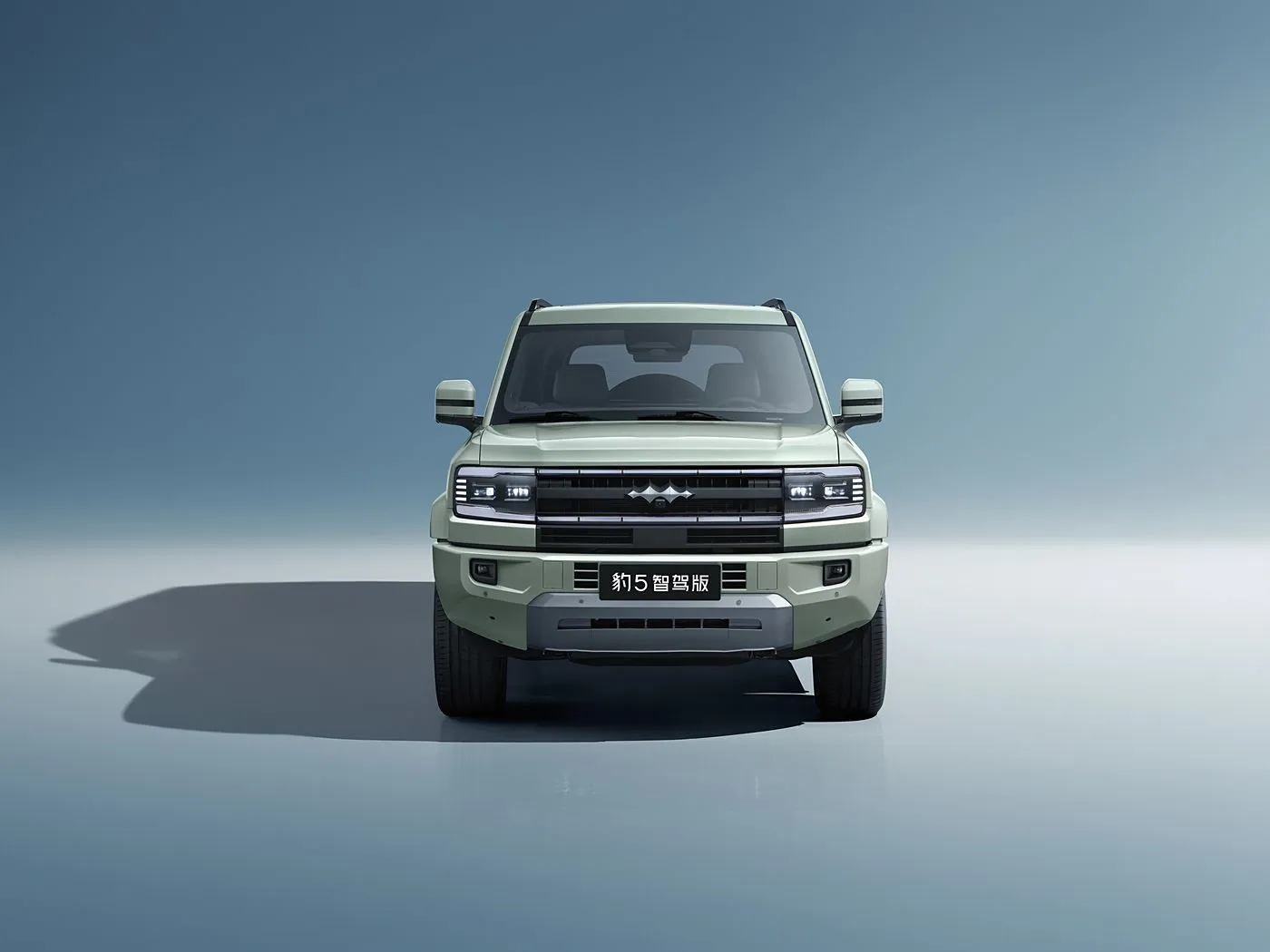 พรีเมี่ยม BYD Leopard 5 Hybrid PHEV SUV แบบออฟโรดพร้อมหน้าจอ 15.6" ขับเคลื่อน 4x4 4WD 83L ถังน้ำมันเชื้อเพลิง