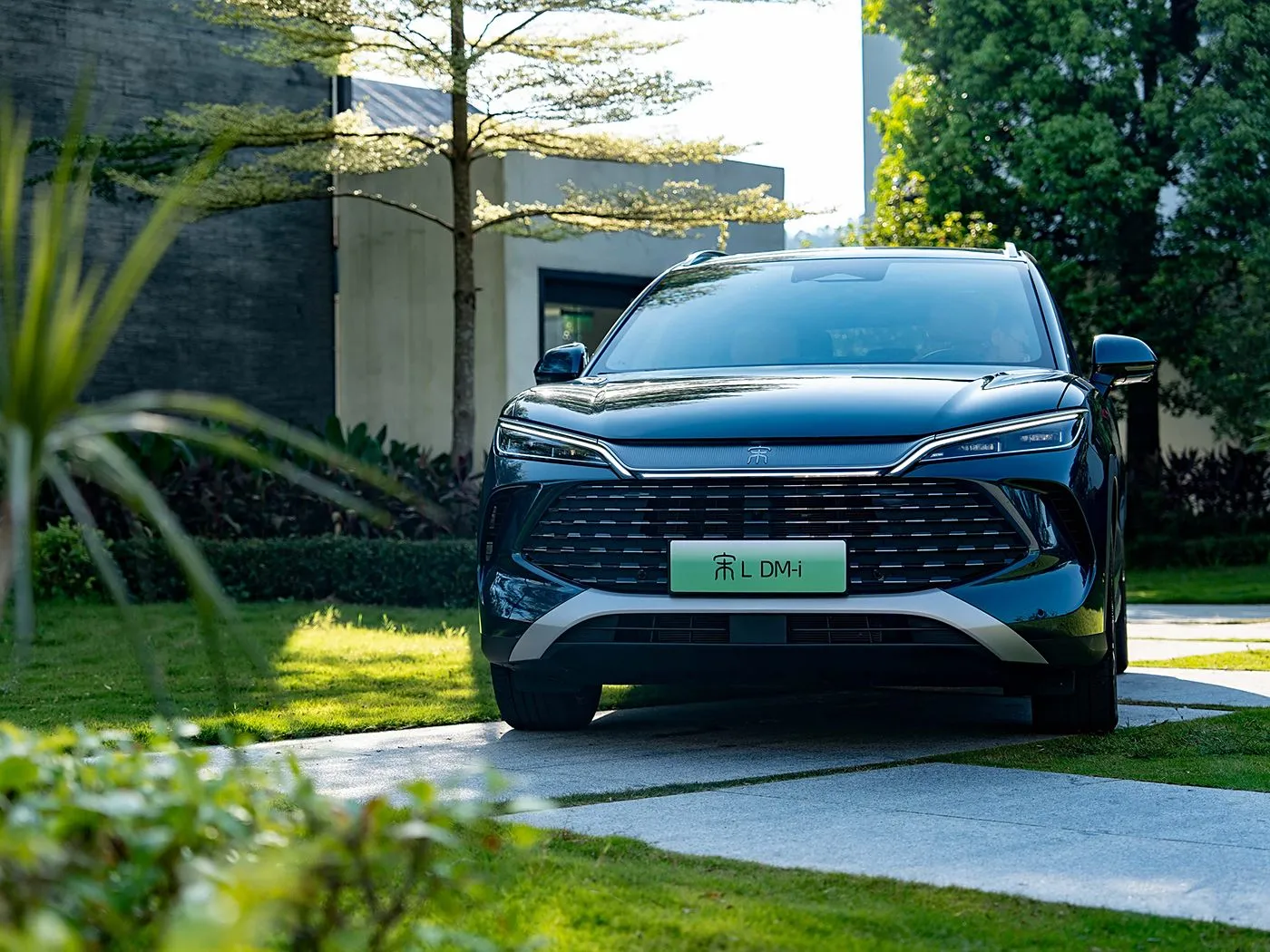 BYD Song L DM-i Compact PHEV SUV รถยนต์พลังงานใหม่ความเร็วสูง DiPilot 2.0 ที่นั่งอุ่น กล้องพาโนรามา 360°