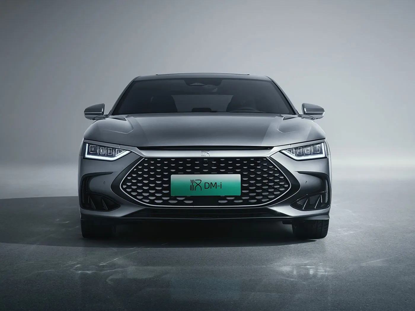 BYD Han EV/DM-i รถยนต์ซีดานหรูขับเคลื่อนด้วยไฟฟ้าพร้อมกำลังมอเตอร์คู่และเทคโนโลยีล้ำสมัย NEW ENERGE
