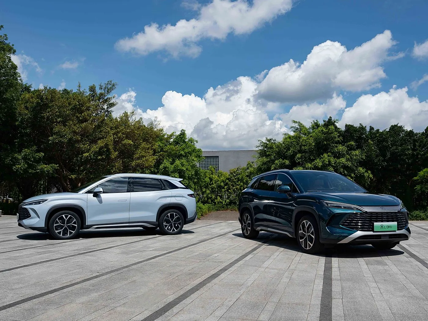 BYD Song L DM-i Compact PHEV SUV รถยนต์พลังงานใหม่ความเร็วสูง DiPilot 2.0 ที่นั่งอุ่น กล้องพาโนรามา 360°