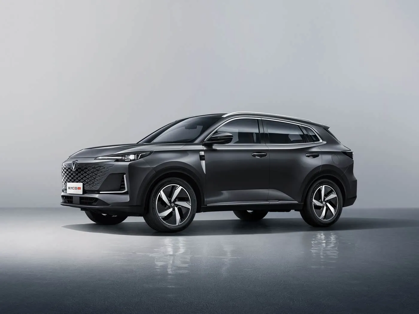 Changan CS55 PLUS SUV ขนาดกะทัดรัด ความเร็วสูงสุด 190 กม./ชม. กล้อง 360° เครื่องปรับอากาศแบบดูอัลโซน และเครื่องเสียงระดับพรีเมียมจาก JBL