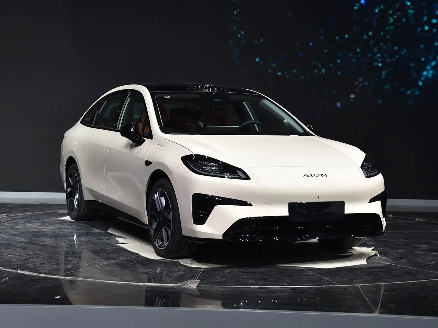 AION RT รถ SUV ไฟฟ้า มือซ้าย ความเร็วสูง EV เกียร์อัตโนมัติ กล่องไฮบริด ซีดานระดับมินิ รถยนต์พลังงานใหม่สำหรับผู้ใหญ่
