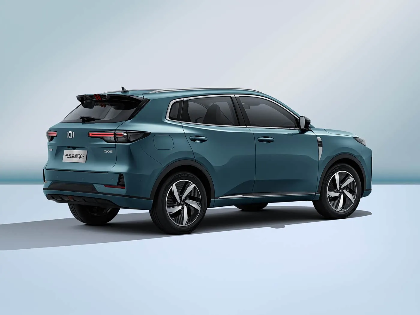 Changan NEVO Q05 Hybrid Electric SUV ระยะไกลเกียร์อัตโนมัติ 5 ประตู 5 ที่นั่งหนังภายในซ้าย