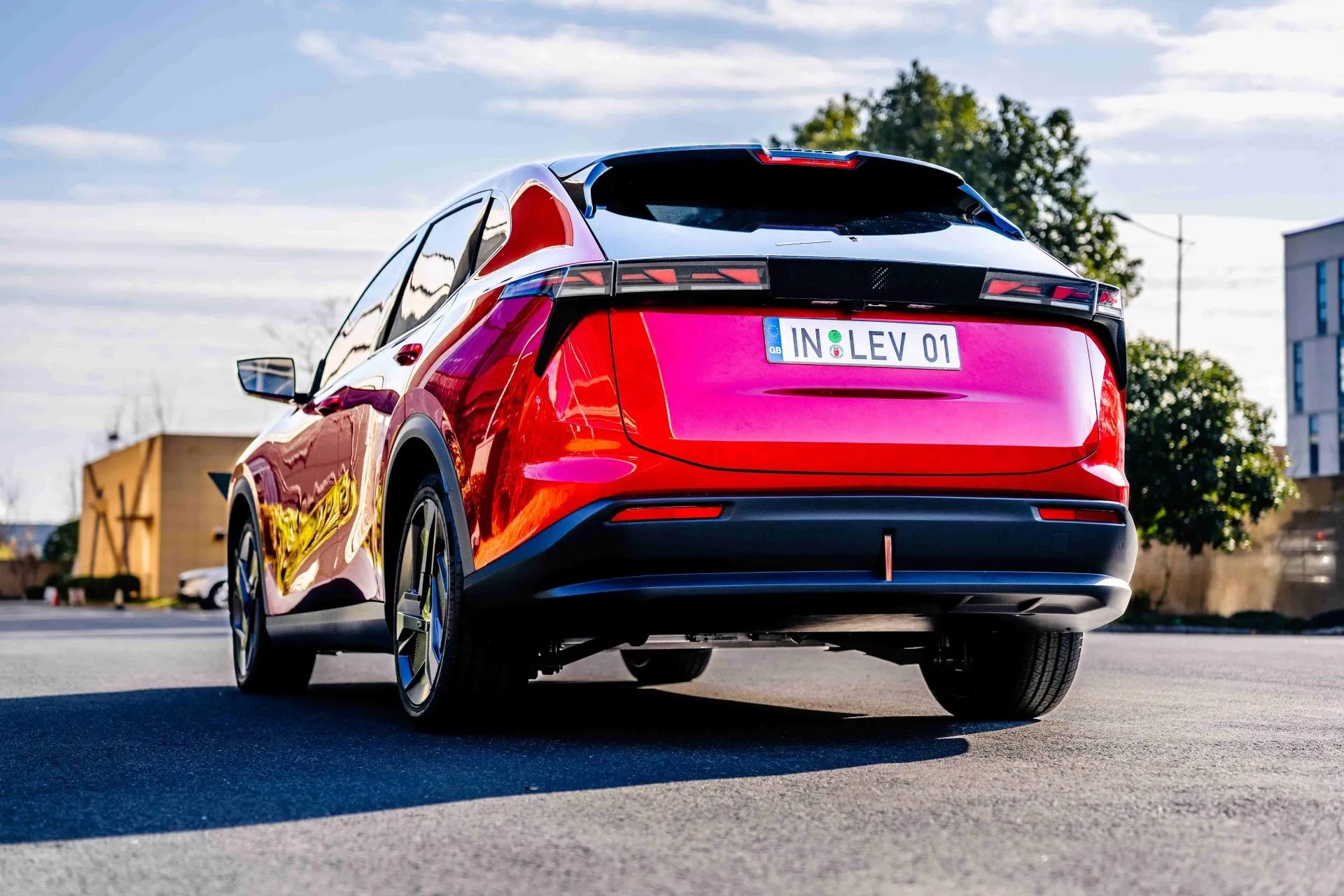LEV01 รถ SUV ขับขวา NEW ENERGY VEHICLE EV ระยะฐานล้อยาว 5 ที่นั่ง