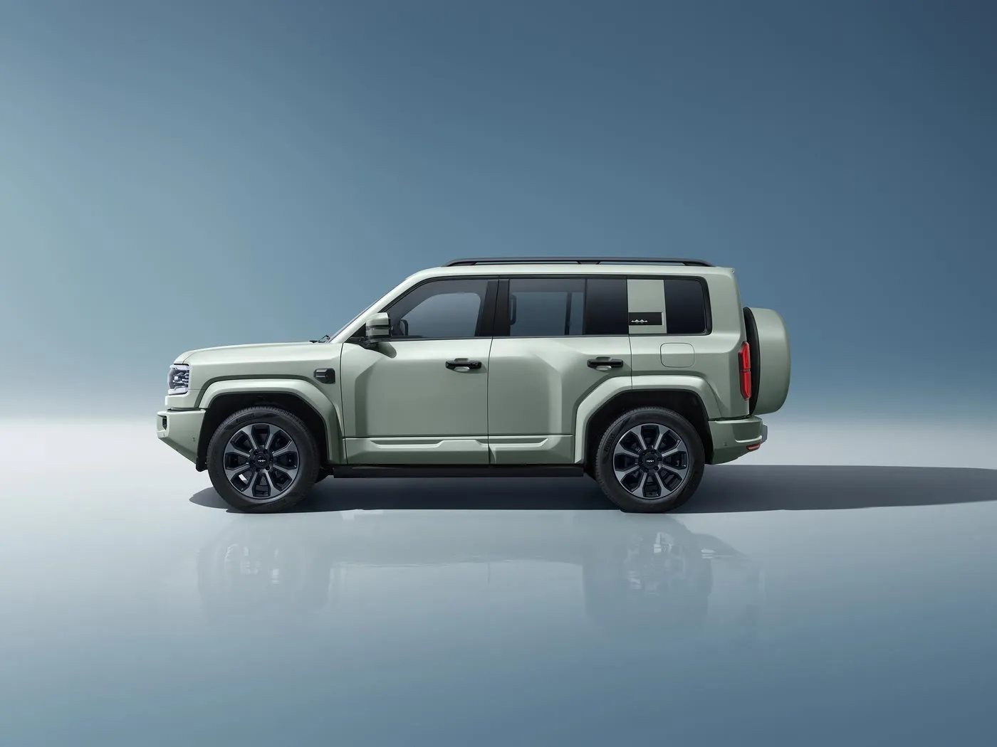 พรีเมี่ยม BYD Leopard 5 Hybrid PHEV SUV แบบออฟโรดพร้อมหน้าจอ 15.6" ขับเคลื่อน 4x4 4WD 83L ถังน้ำมันเชื้อเพลิง