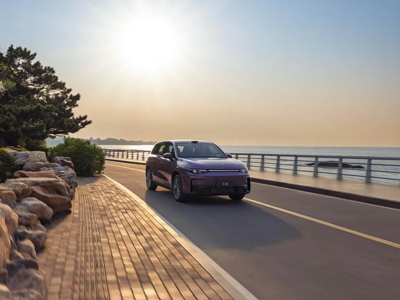 LEAPMOTOR C10 Hybrid ความเร็วสูง 4WD SUV ไฟฟ้าระยะทาง 170 กม. รถยนต์พลังงานใหม่จากประเทศจีน