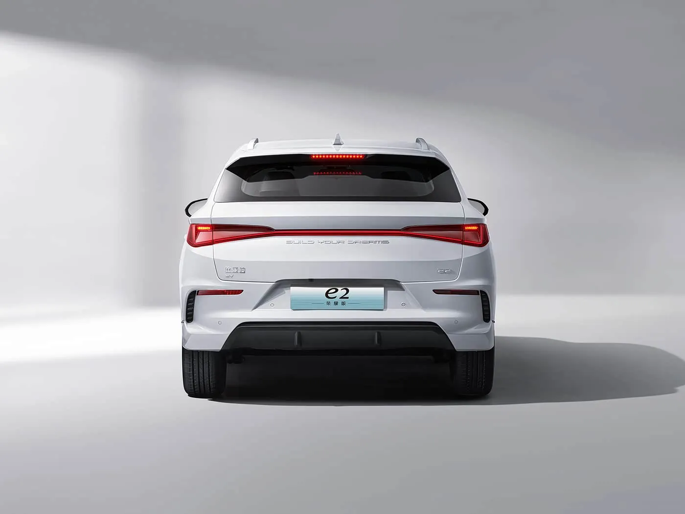 BYD E2 Luxury Electric EV ซีดาน SUV Hatchback พวงมาลัยซ้ายพร้อมมอเตอร์แบตเตอรี่ลิเธียม รถยนต์พลังงานใหม่ของจีน