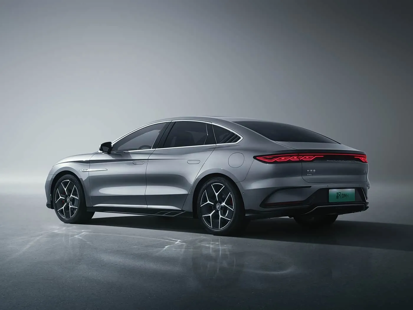 BYD Han EV/DM-i รถยนต์ซีดานหรูขับเคลื่อนด้วยไฟฟ้าพร้อมกำลังมอเตอร์คู่และเทคโนโลยีล้ำสมัย NEW ENERGE