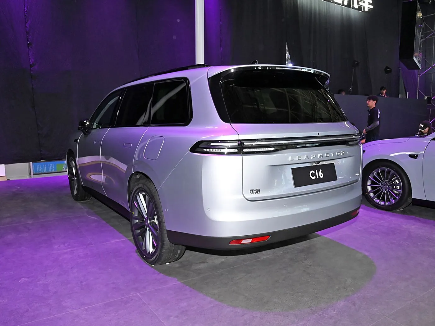 Leapmotor C16 5 ประตู 6 ที่นั่ง EV SUV 4WD โหมดขับเคลื่อน พวงมาลัยซ้าย เชื้อเพลิงไฟฟ้าและไฮบริด พลังงานใหม่ อัตโนมัติ